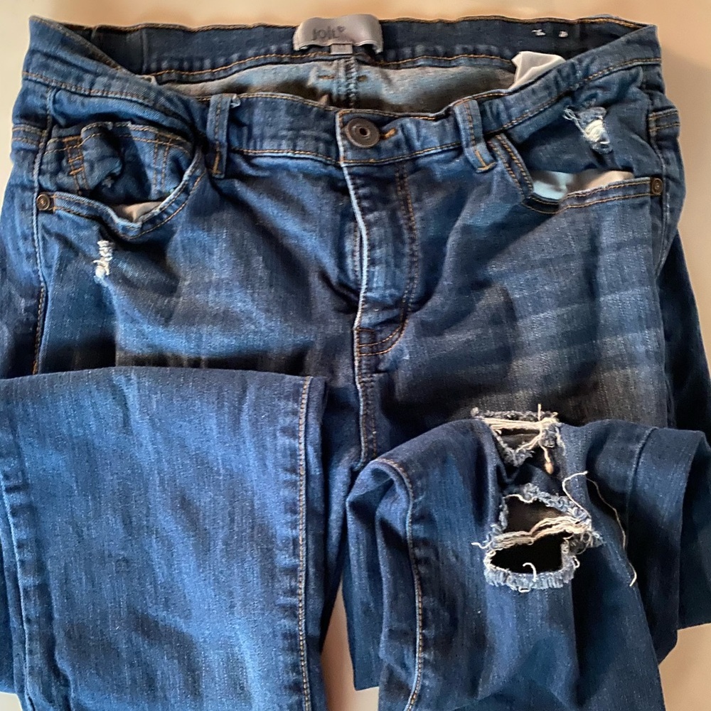 👖distressed blue jeans 👖